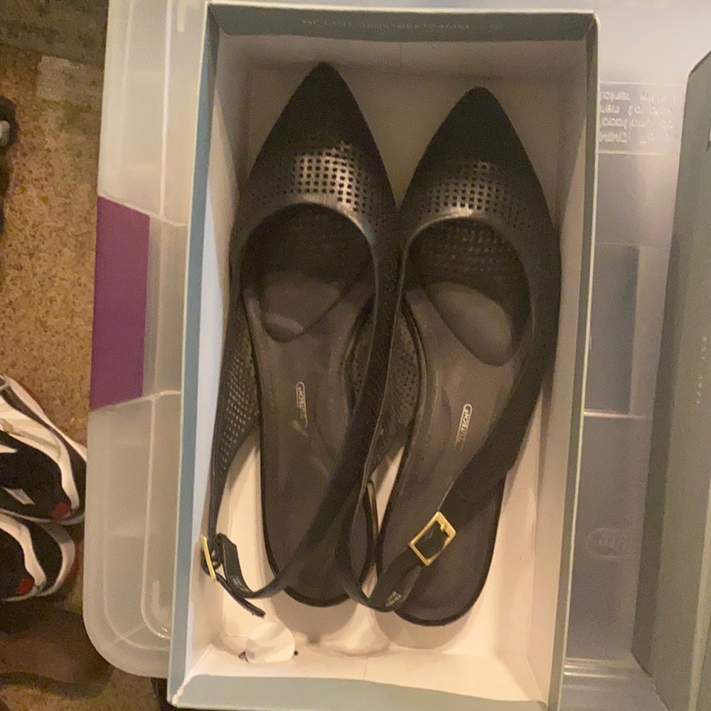 Black comfortable flats